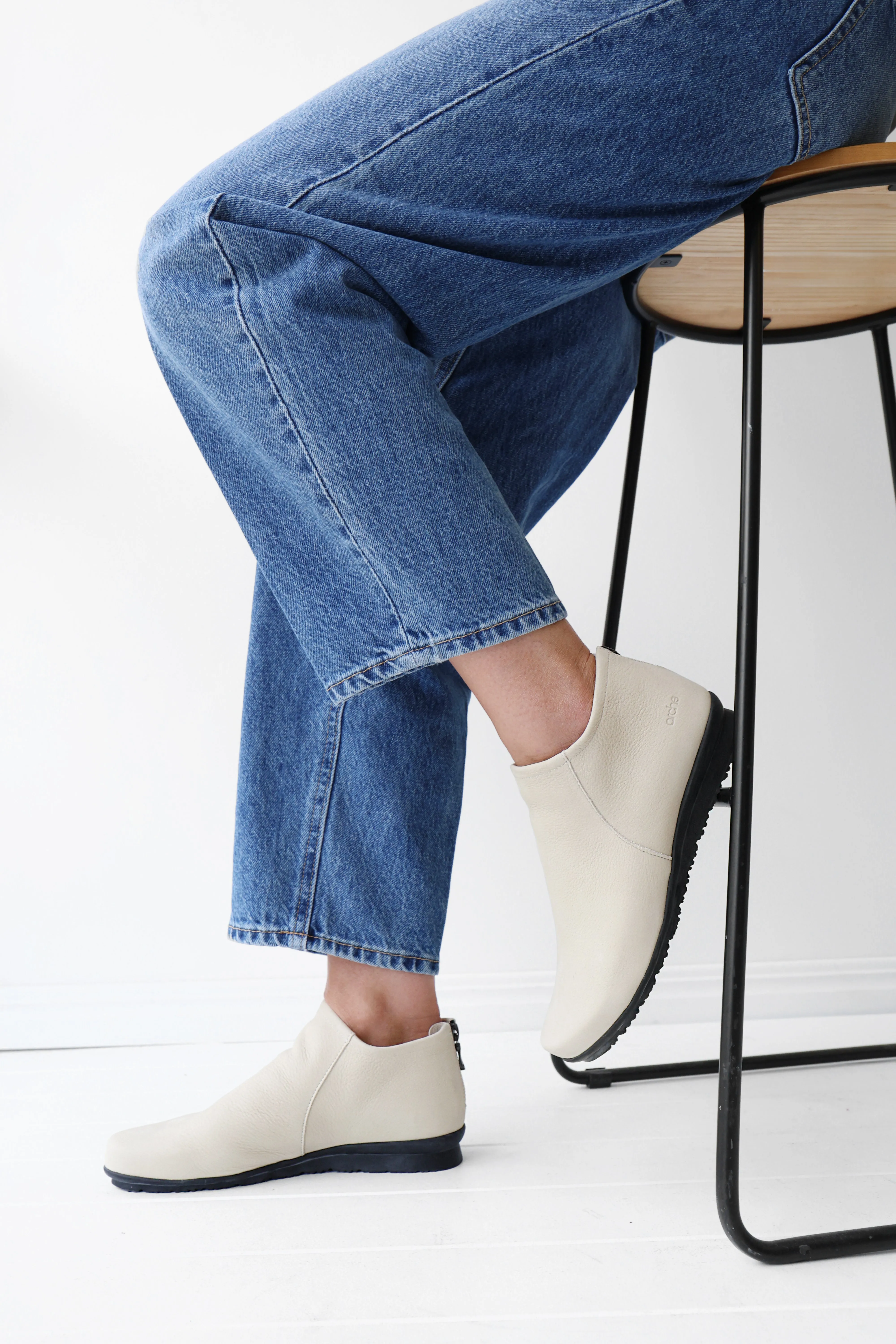 BABYQI Off White Nubuck