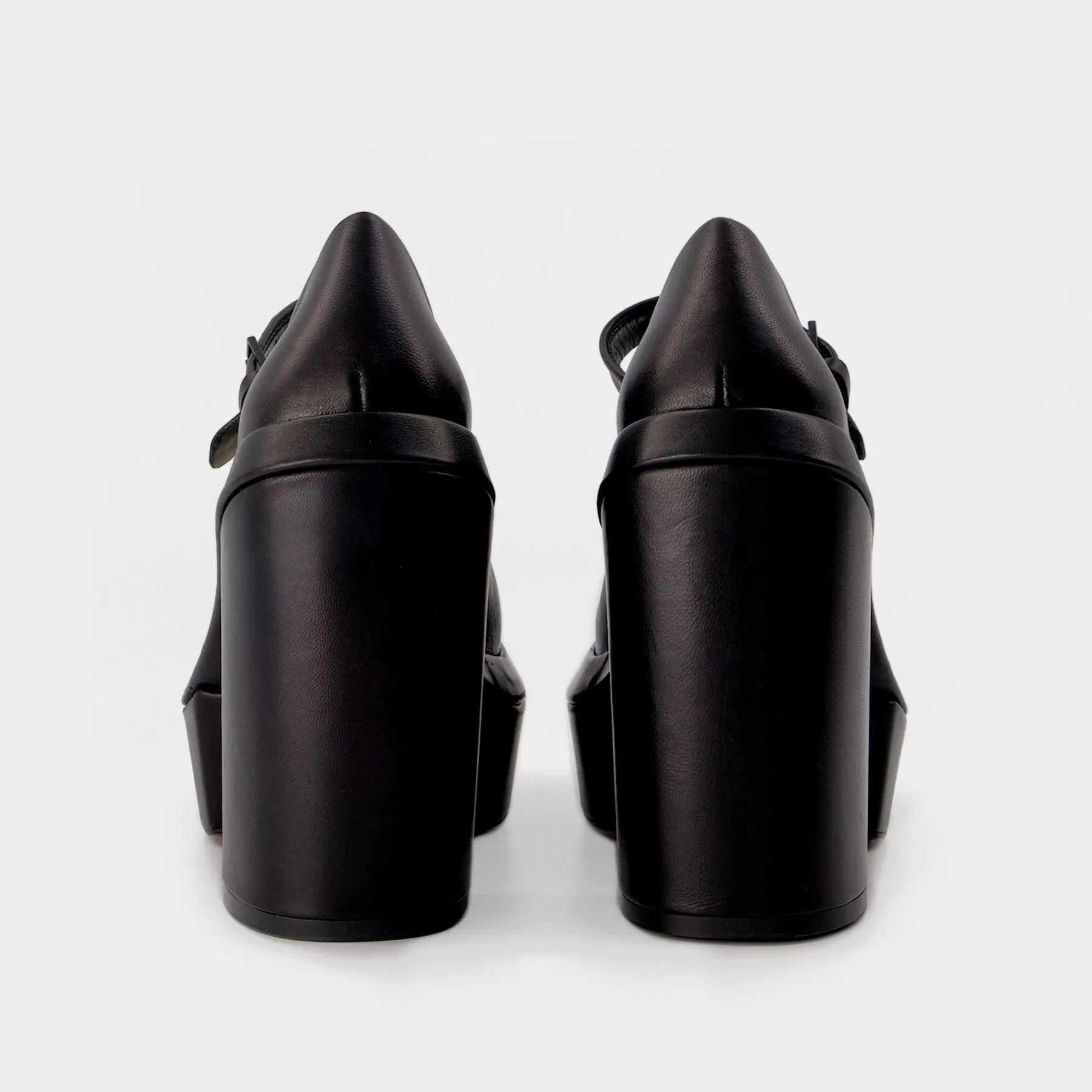 Juna Pumps in Black Leather