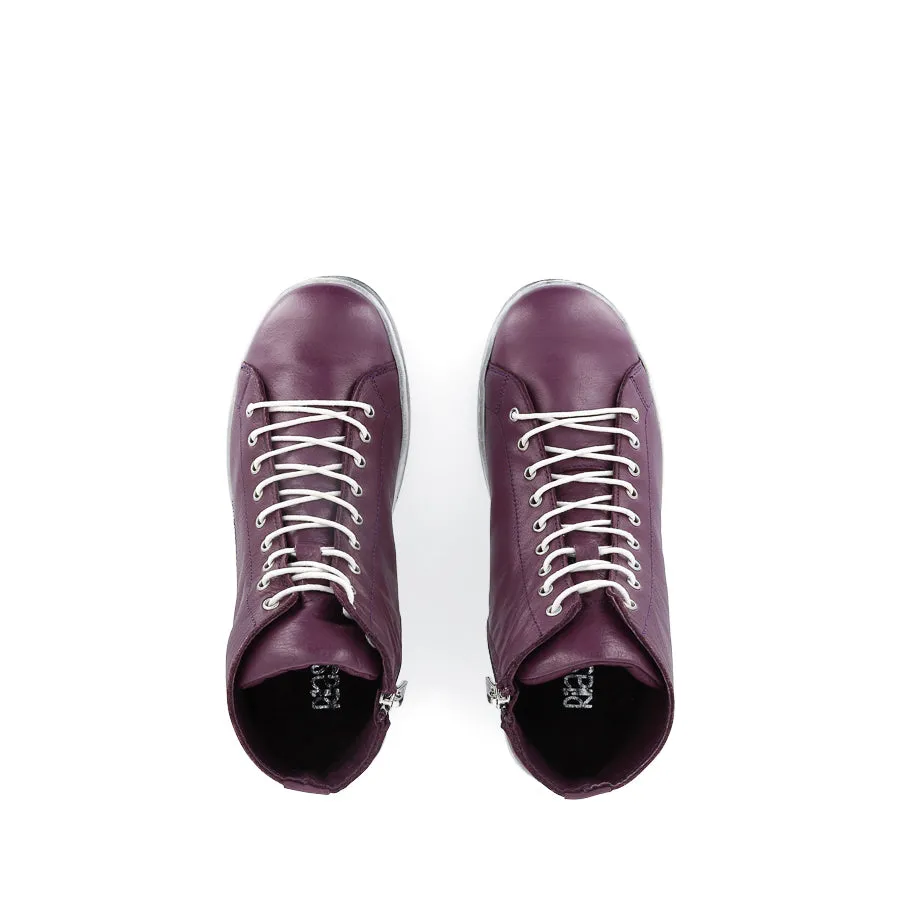 TYPO - PLUM LEATHER