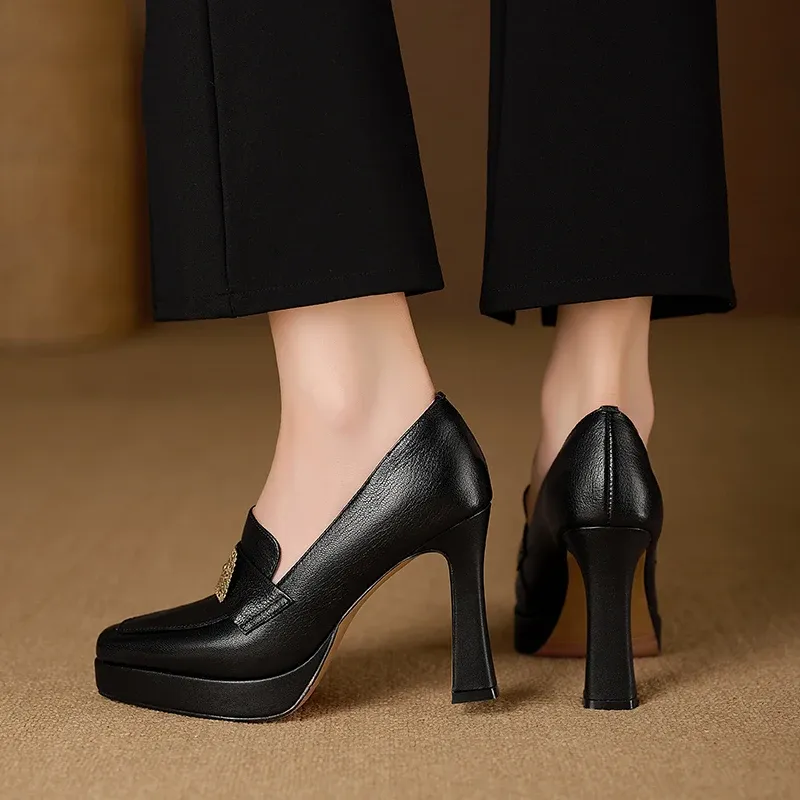 USS Shoes Valentina Women's Square Toe Platform Pumps
