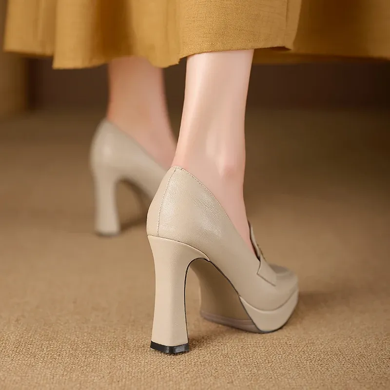 USS Shoes Valentina Women's Square Toe Platform Pumps