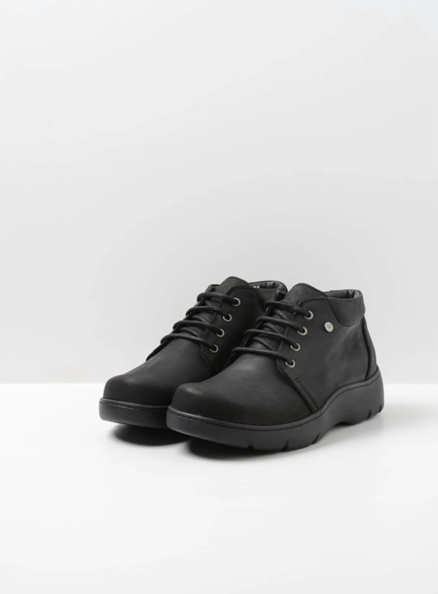 Women's Tarda Shoes In Black Nubuck